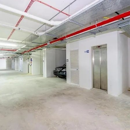 Red Rose Apartment *